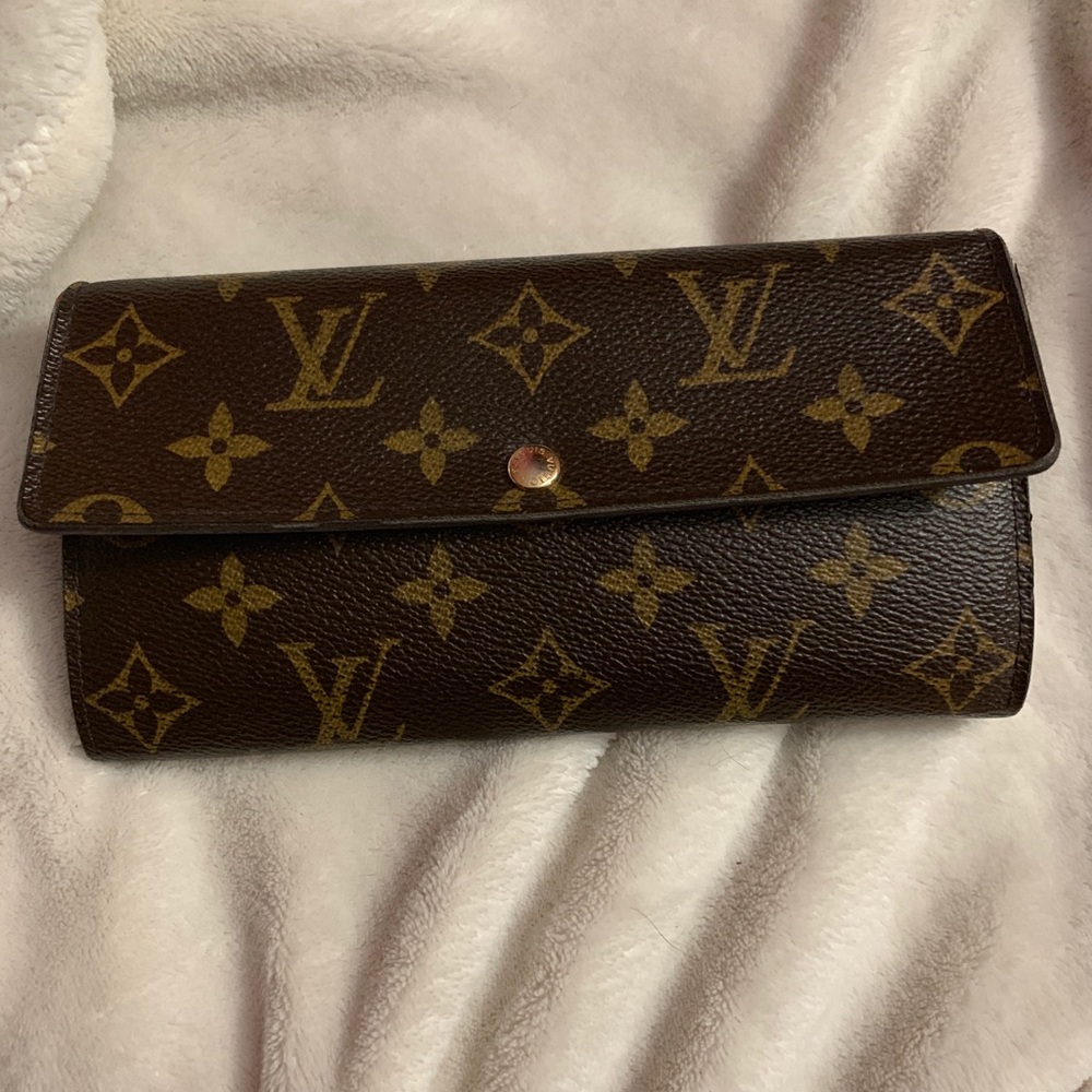 Authentic Louis Vuitton Sarah Wallet